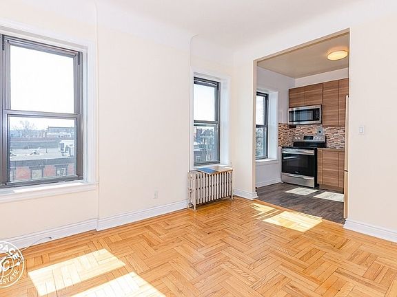 4th image of 1246 Pacific St #4E