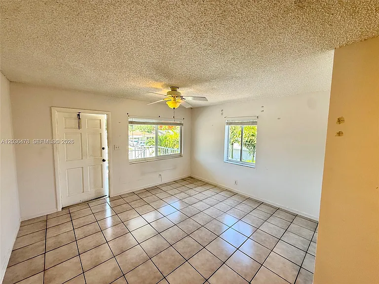 912 NE 17th Ct #4 — Photo 6