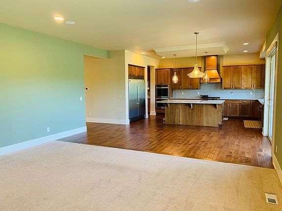 5th image of 22756 SE 32nd St