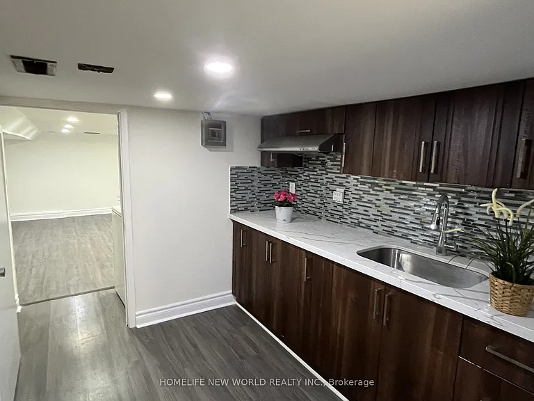 19 Britannia Ave — Photo 26