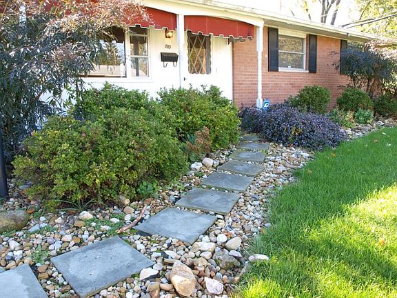 3rd image of 889 Thomas Ln