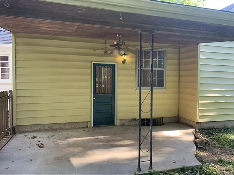 1337 E Monroe St — Photo 20