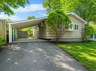18 Roxbury St, Huntington Station, NY 11746