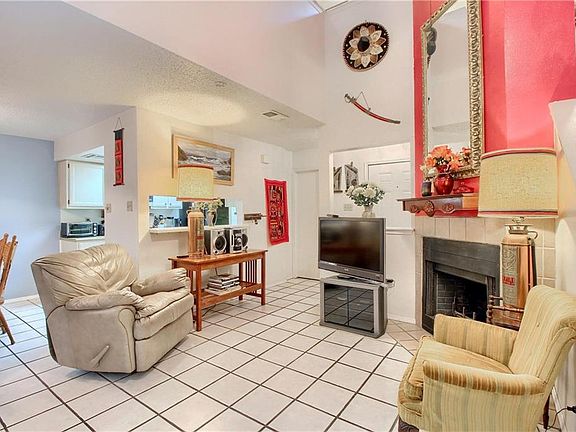 5th image of 512 Eberhart Ln APT 1305