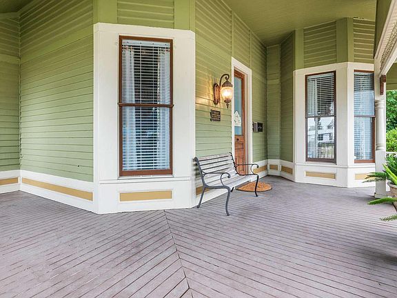 3rd image of 207 S Marion Ave