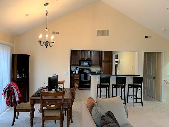 5th image of 28423 Carlton Way Dr