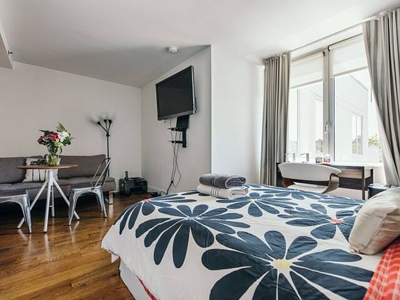 3rd image of 954 Bergen St APT 6A