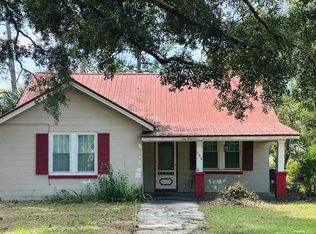 198 Holmesville Ave, Baxley, GA 31513