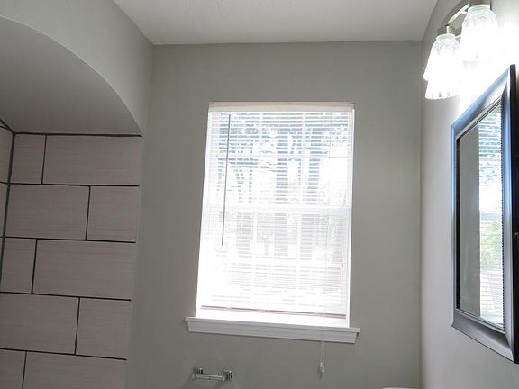 4th image of 900 Parkhaven Ln