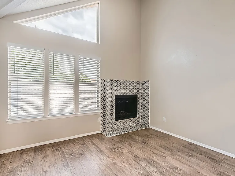5609 Cougar Dr — Photo 6