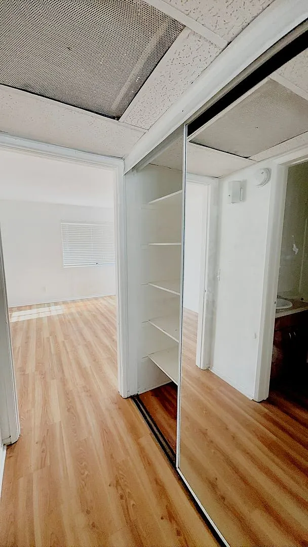 5250 Bellingham Ave. — Photo 3