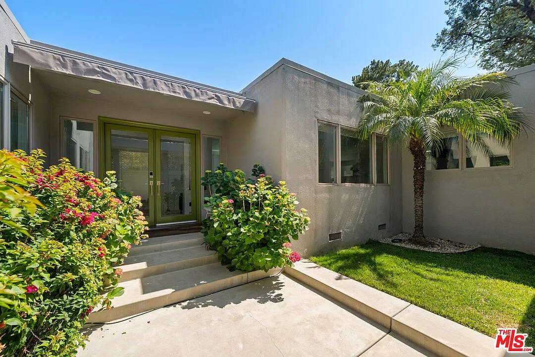 3 bed, 3.0 bath, 2460 sqft, $12,500 — Photo 3