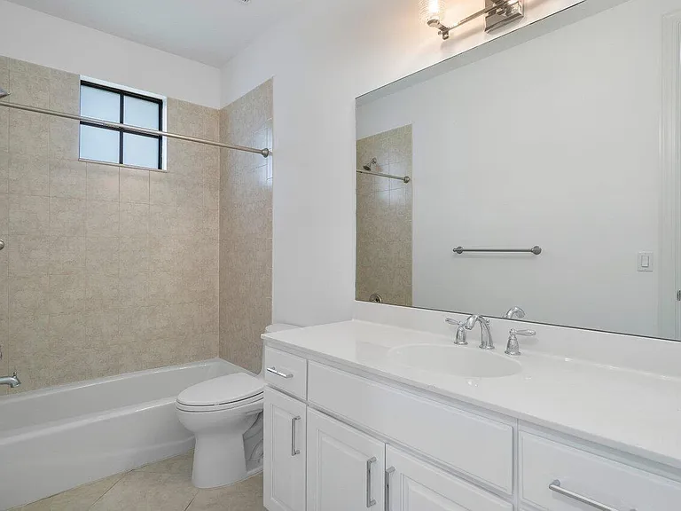 4886 NW 16th Ave — Photo 13