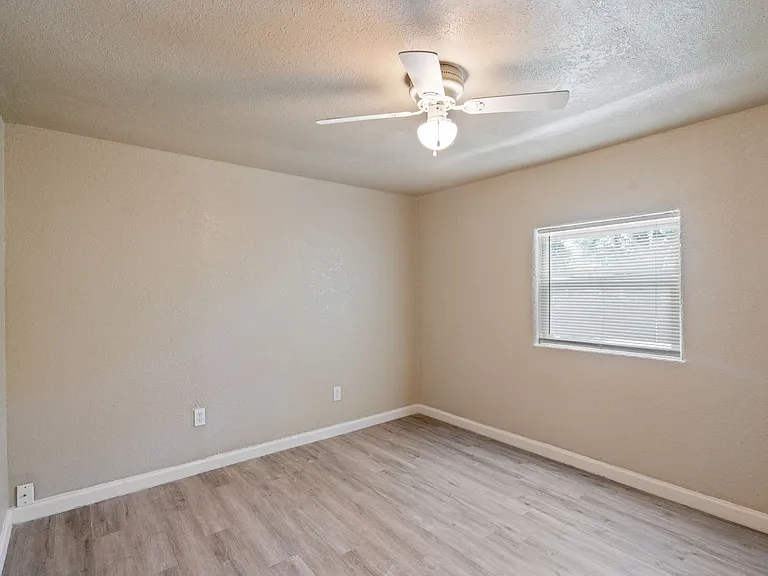 1000 Qualia Dr — Photo 21