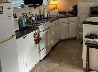 16 East Ct, Babylon, NY 11702