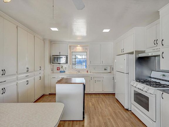4th image of 287 Robin Ln