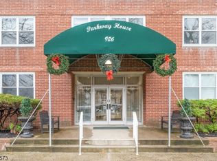 926 Bloomfield Ave APT 3A, Glen Ridge, NJ 07028