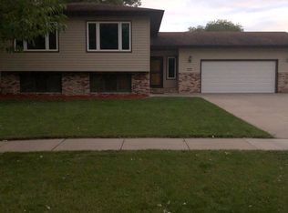 115 32nd Ave NE, Fargo, ND 58102