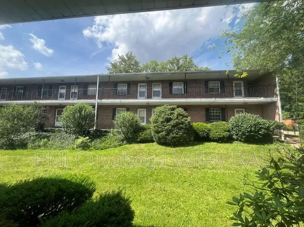 1757 S Arlington St APT 2, Akron, OH 44306