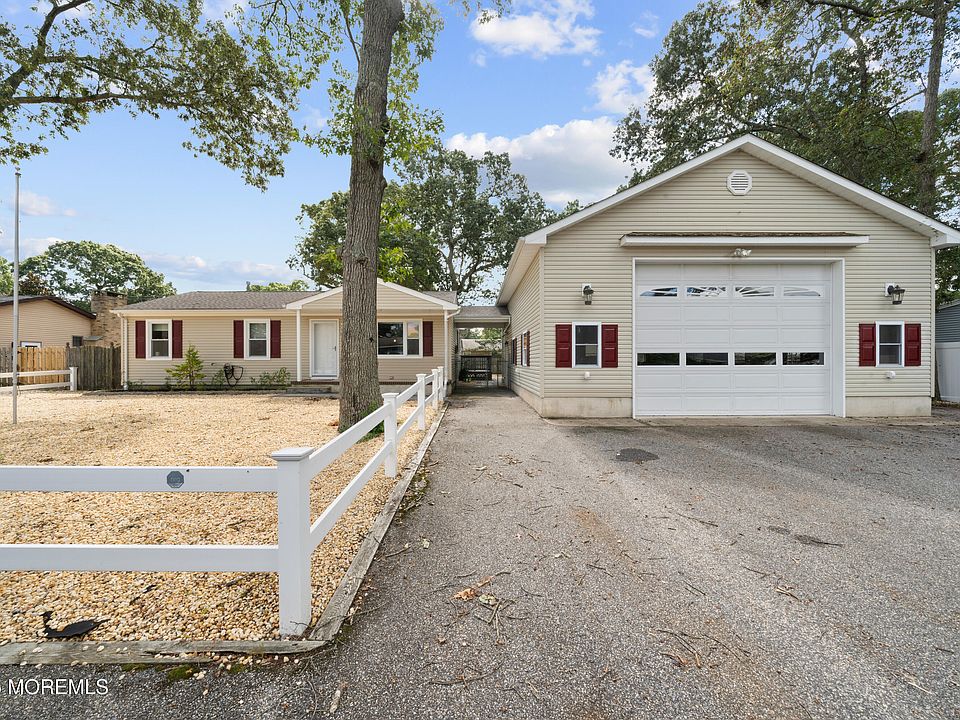 1st image of 303 Chestnut Drive