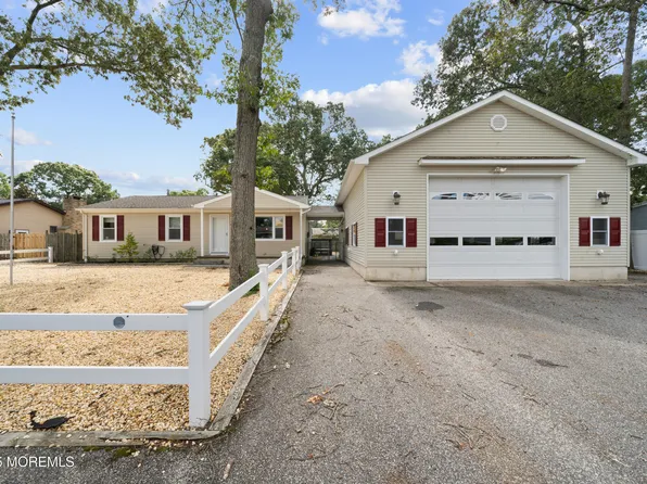 303 Chestnut Dr, Lacey, NJ 08734