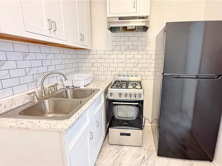8146 Matilija Ave — Photo 3
