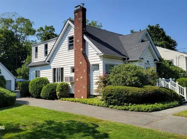29 7th Avenue, Huntington Station, NY 11746