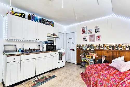 47 Thompson Ave Photo 1