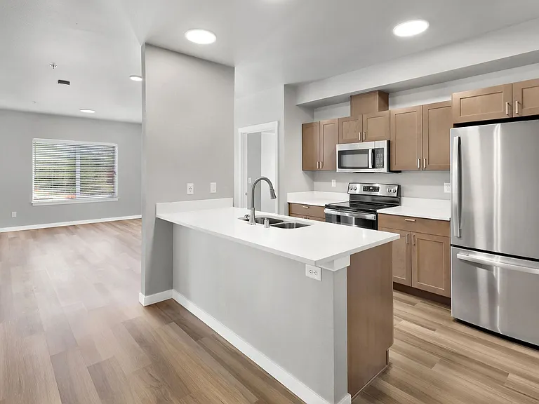 Kingsway Apartments — Photo 141