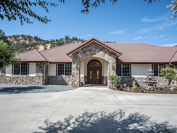 3rd image of 16777 Coyote Dr