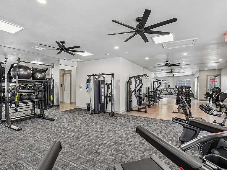 Regency Dell Ranch Apartments — Photo 37