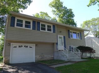 205 Chincopee Ave, Hopatcong, NJ 07843