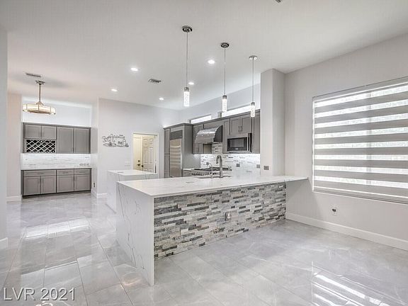 2nd image of 10 Emerald Dunes Cir