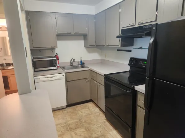 180 Main St APT E106, Bridgewater, MA 02324