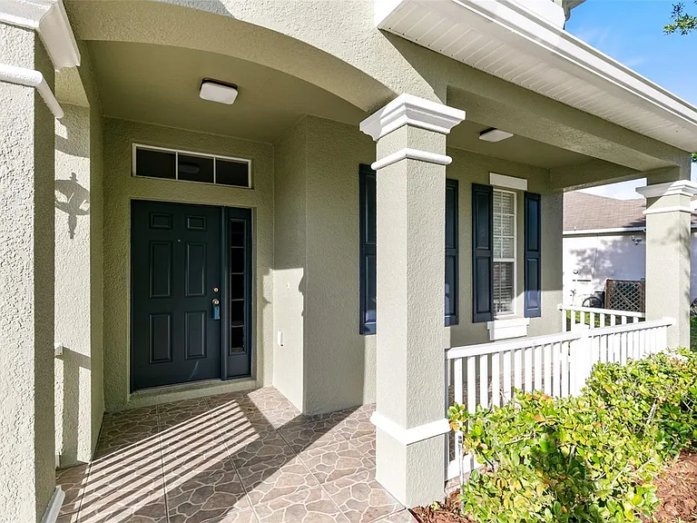 10090 Bennington Chase Dr — Photo 2