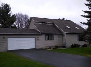 2370 Natzke Ct, Burton, MI 48509