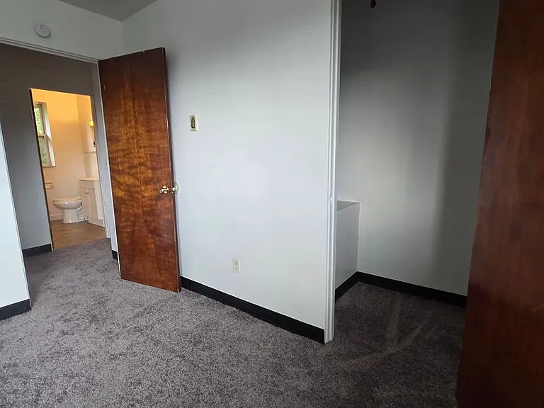 305 Aqua Ct — Photo 12