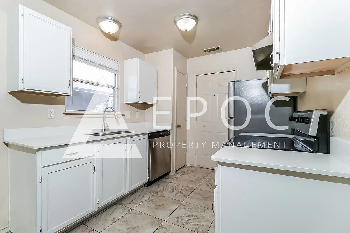 4700 Ridgehaven Dr — Photo 3