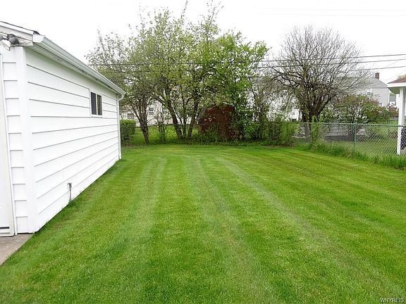 3rd image of 272 Lowell Rd