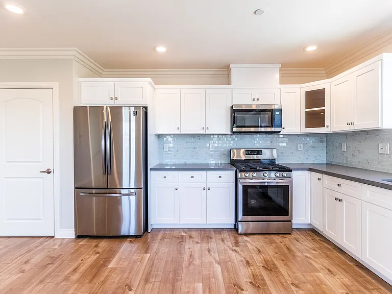 1737 S Longwood Ave — Photo 42