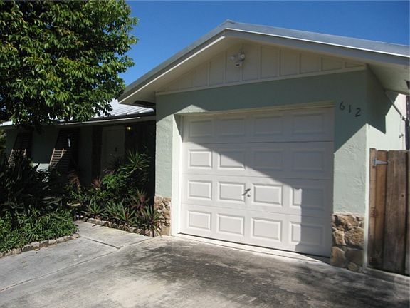 5th image of 612 NW 7th Ct