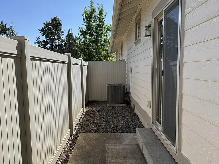 2350 NE Mary Rose Pl #2 — Photo 27