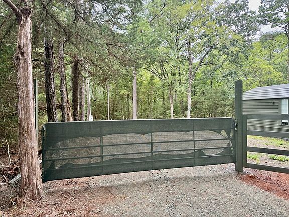 3rd image of 425 Monument Dr