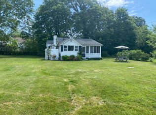 11 Browns Ln, Bellport, NY 11713