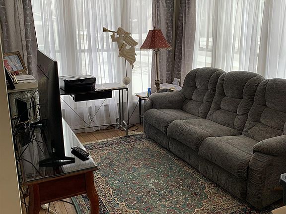 5th image of 1139 Edwardsburg Ave