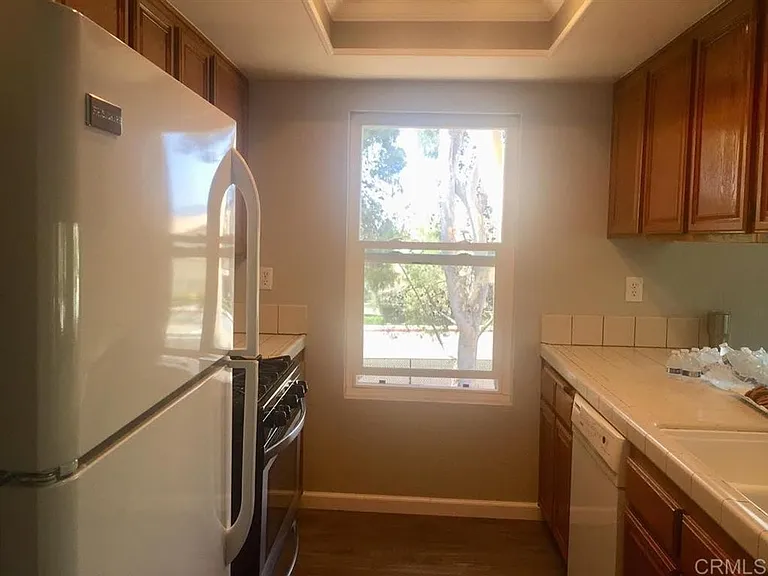 1018 Grape St — Photo 6
