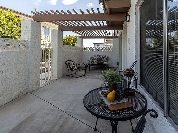 Oversized Shady Patio