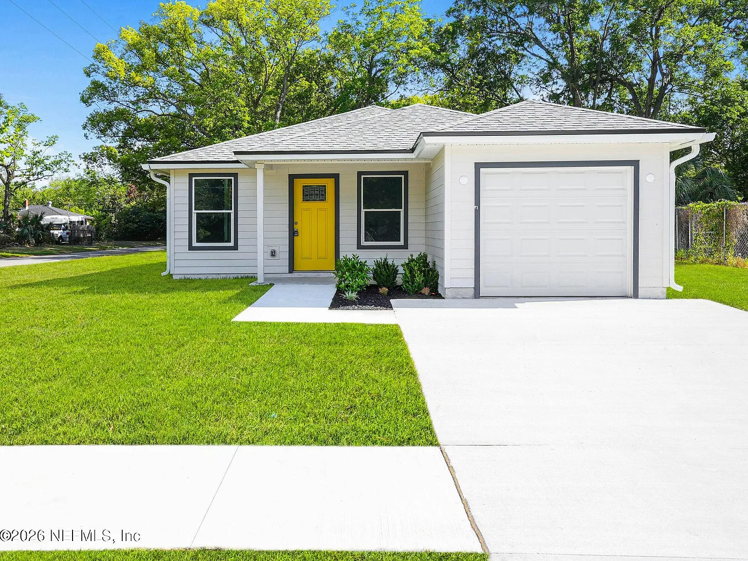 3 bed, 2.0 bath, 1193 sqft, $1,600 — Photo 1