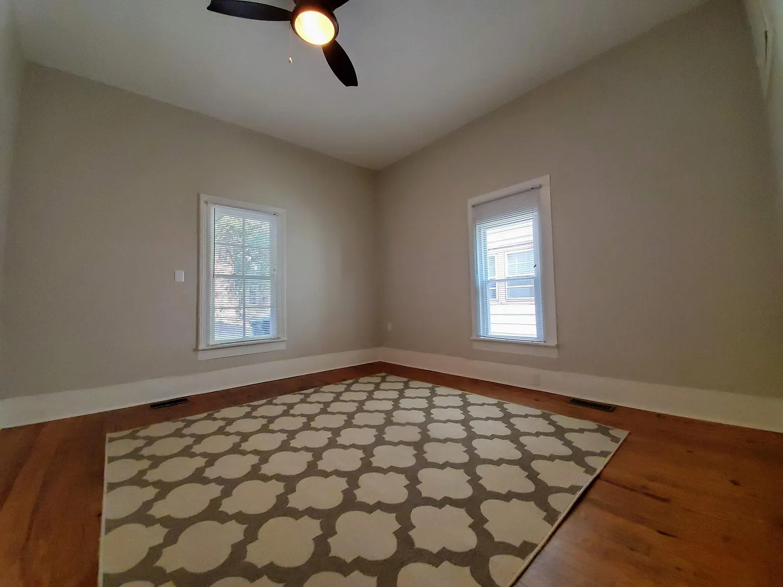 1001 S Person St — Photo 4