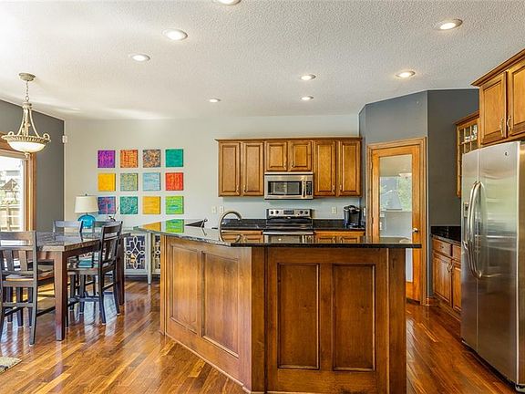 5th image of 550 Spyglass Ct